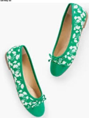 Talbots Marigold Green & White Floral Ballet Flat w/ Bow Accent  Size 8